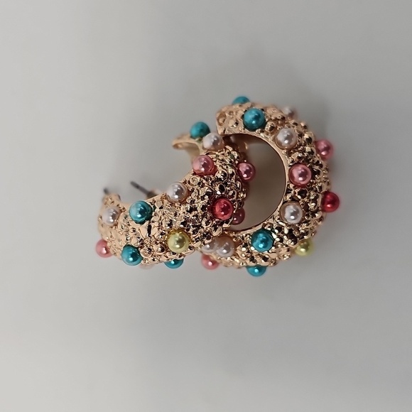 International Inspiration Earrings Chunky Textured Gold Based  w Colored Pearls - Picture 8 of 8